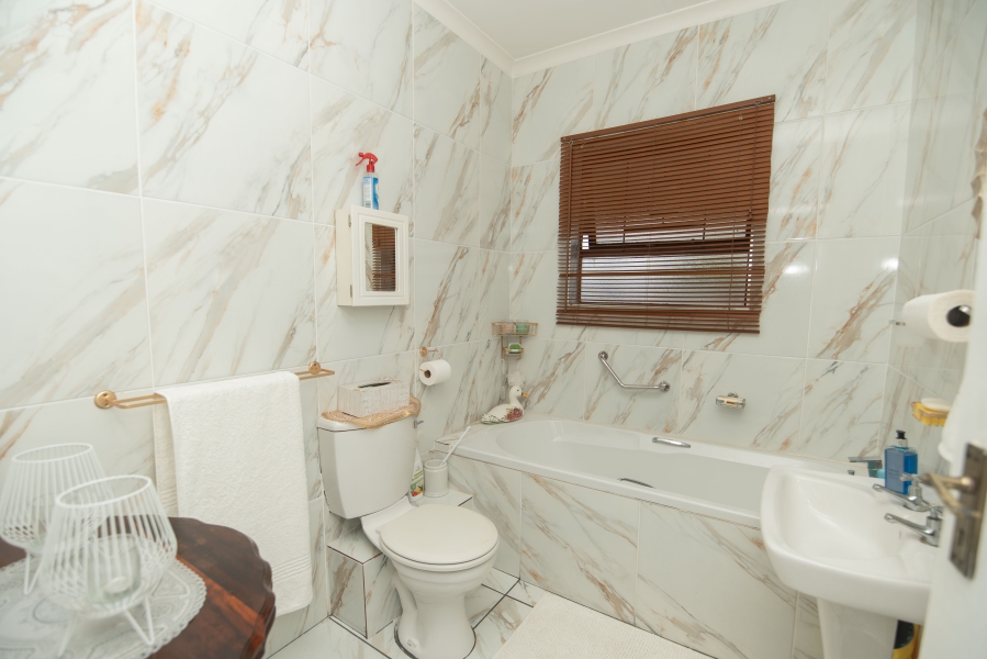 4 Bedroom Property for Sale in Humewood Extension Eastern Cape